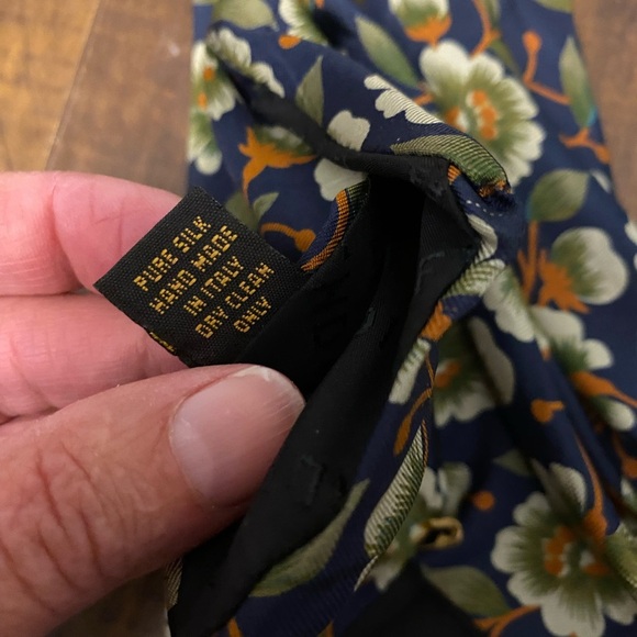 Vintage Fendi Silk Floral Tie - Picture 5 of 10